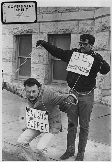 532px-Vietnam_War_protesters._1967._Wichita,_Kans_-_NARA_-_283627